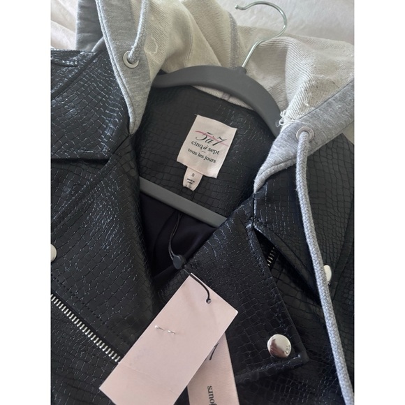 Cinq a Sept
Evie Combo Vegan Leather Moto Jacket size Small - Picture 3 of 7